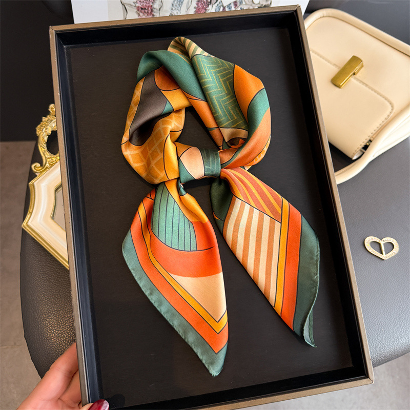 2026 New Geometry Print Silk S - Face Scarf Mask 评论和价格